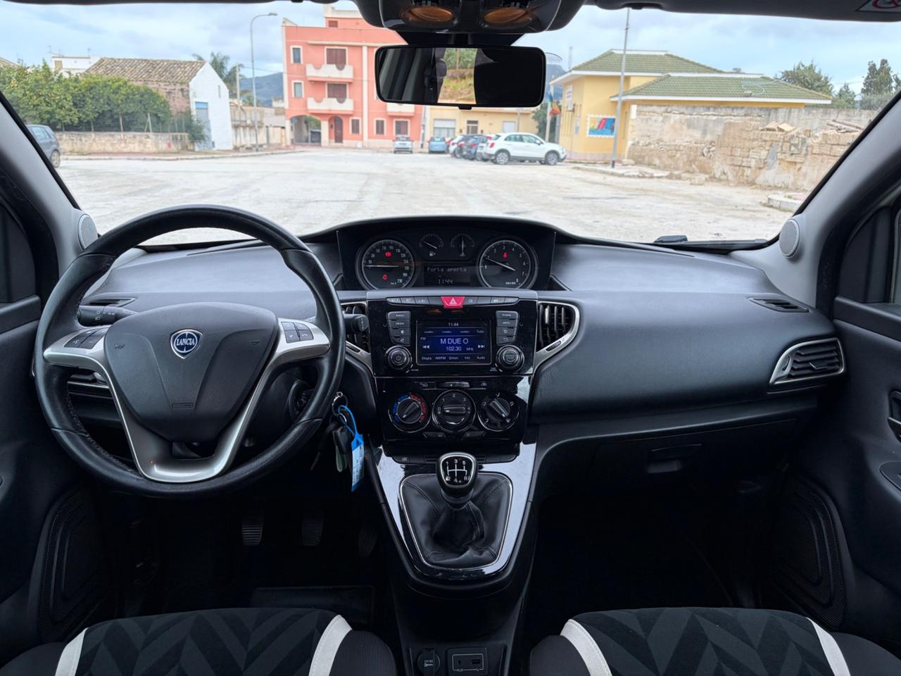 Lancia Ypsilon 1.2 69 CV 5 porte Platinum