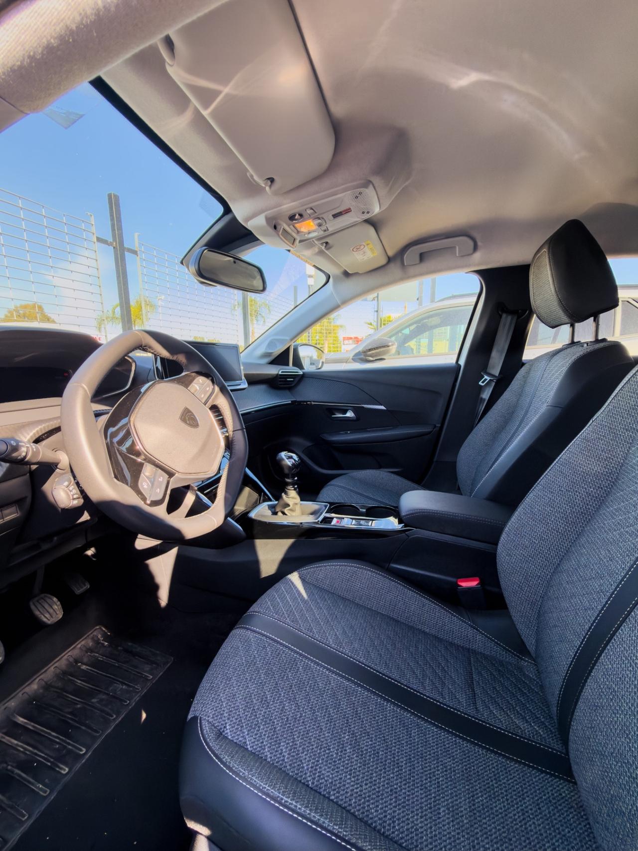 PEUGEOT 208 PureTech 100 S&S ALLURE