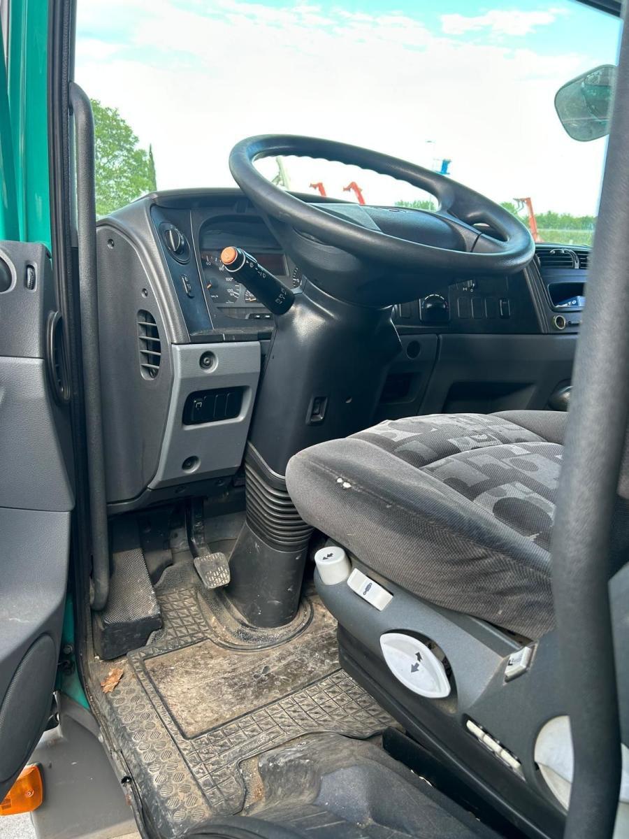 MERCEDES-BENZ ATEGO 818