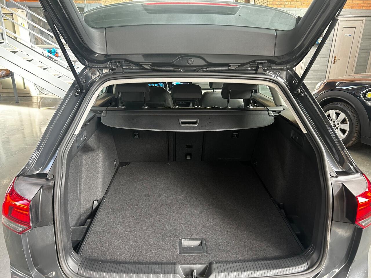 Volkswagen Golf Variant 2.0 TDI SCR DSG Life neopatentati