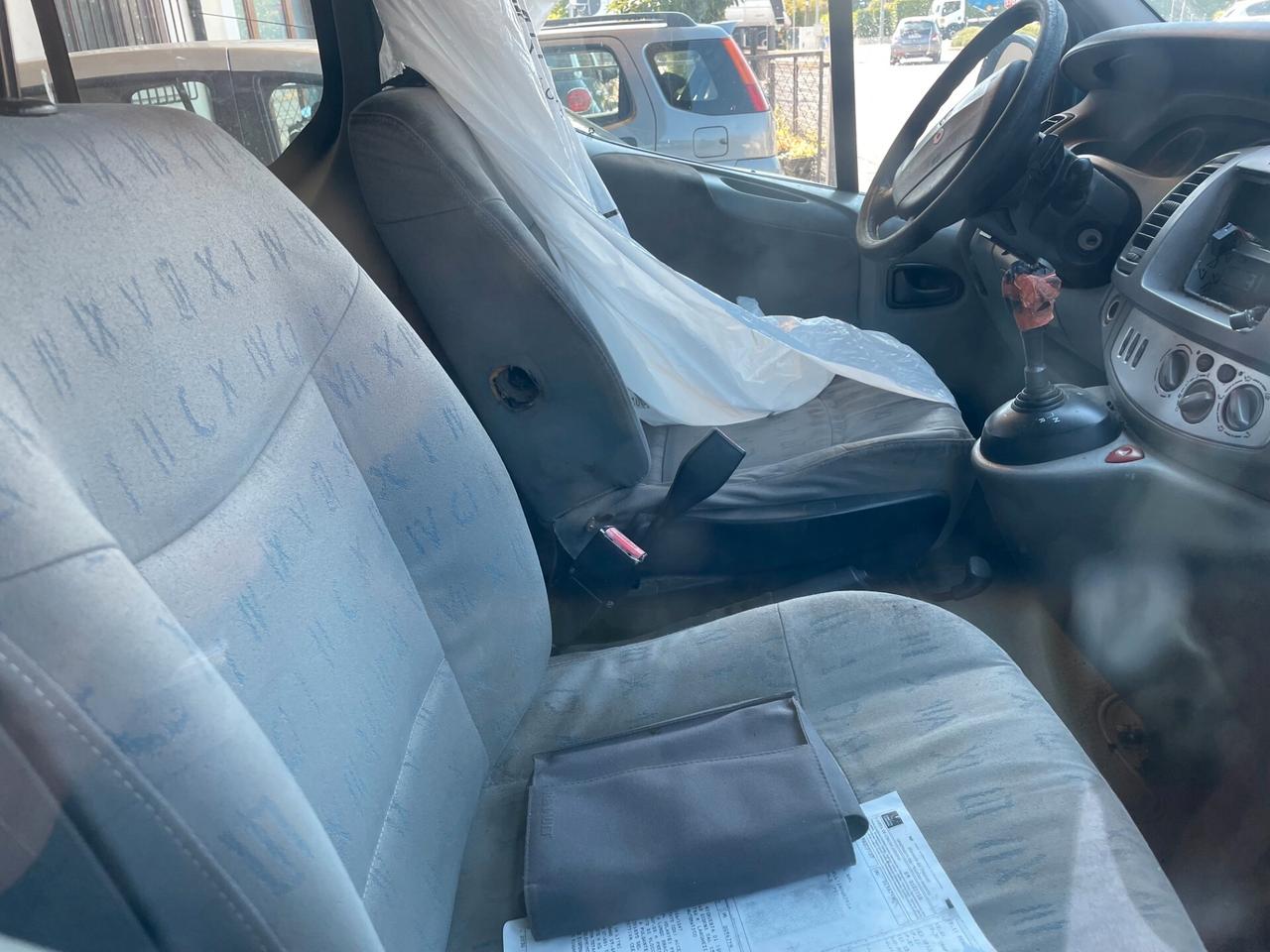 Renault Trafic T29 2.5 dCi/150 PL-TN Passenger Confort DPF