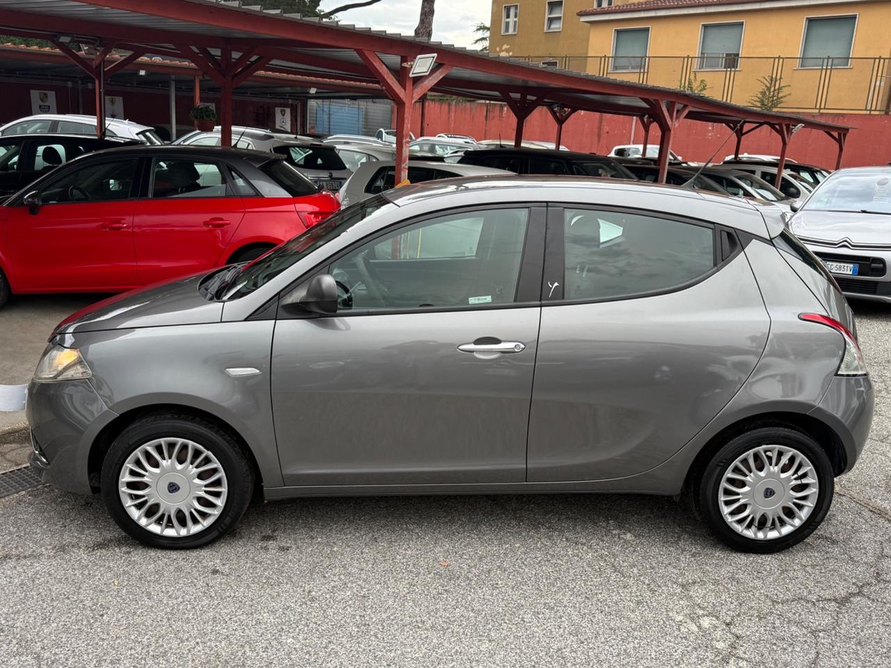 Ypsilon 1.2 69 CV 5 porte/rate/permute/garanzia