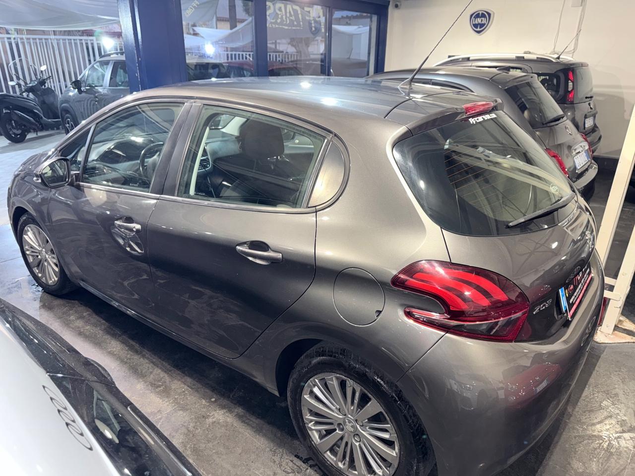 Peugeot 208 BlueHDi 75 5 porte Allure