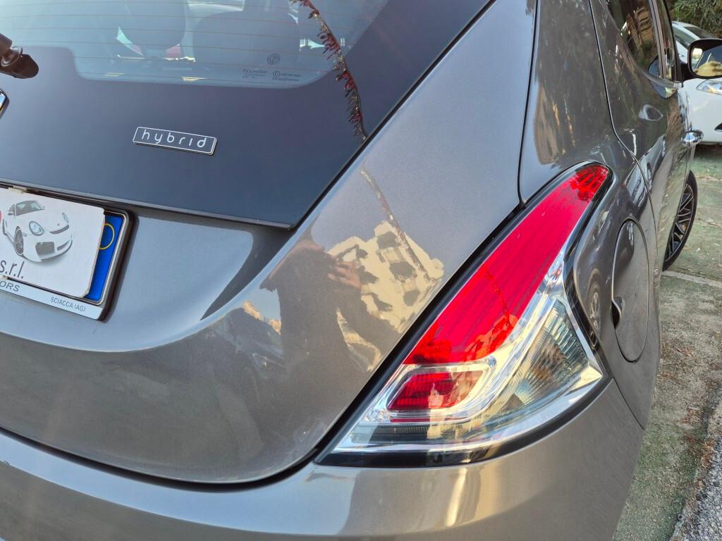 Lancia Ypsilon 1.0 Hybrid Ecochic Gold