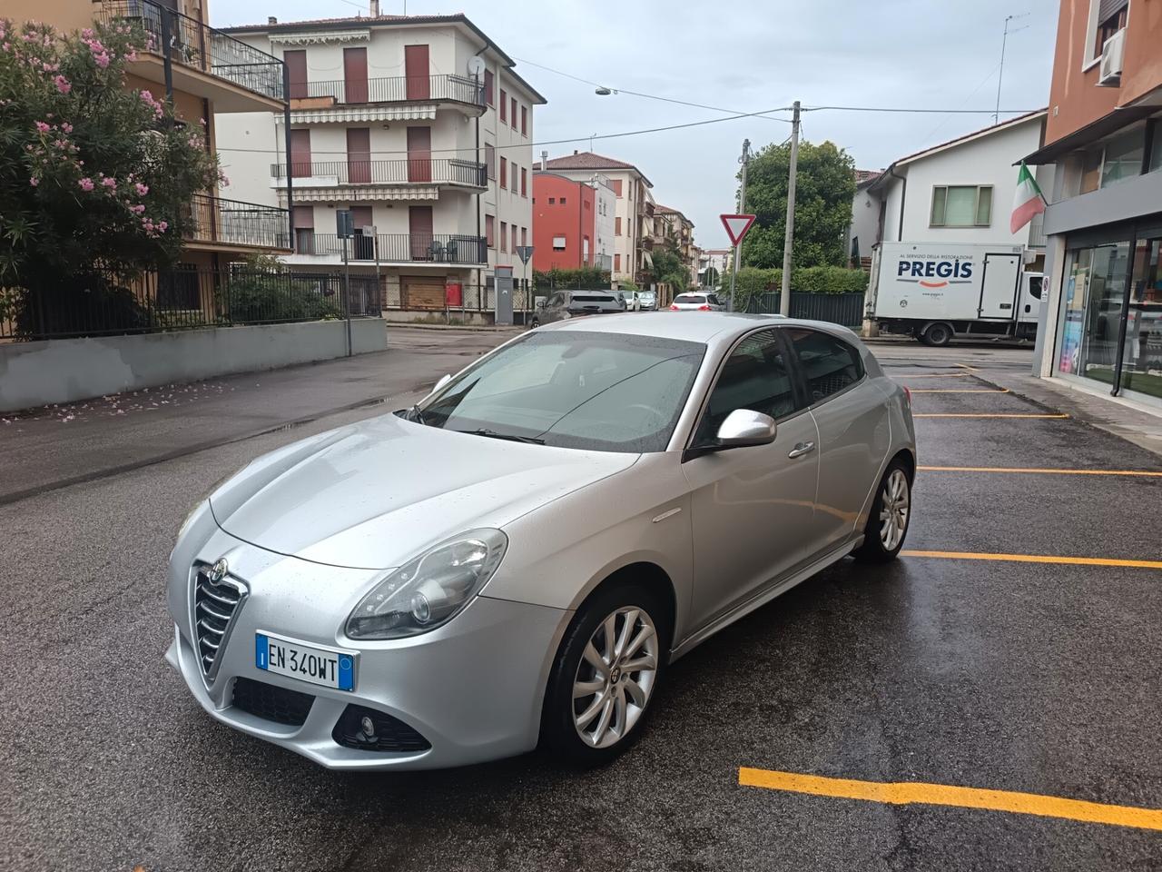 Alfa Romeo Giulietta 2.0 JTDm-2 140 CV Distinctive ok neo patente