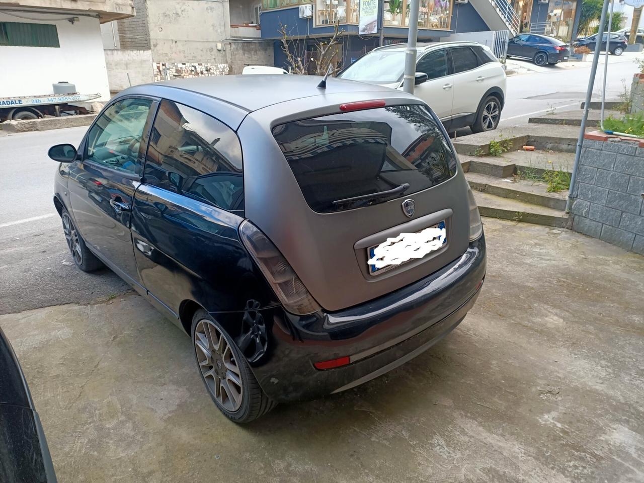 Lancia Ypsilon 1.3 MJT 90 CV DPF Sport MomoDesign