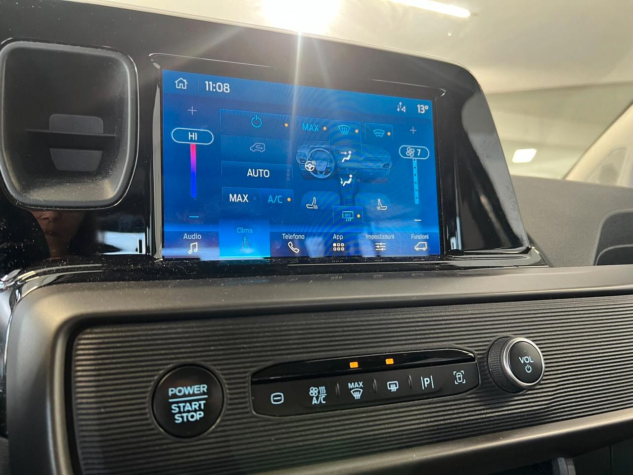 Ford Tourneo Courier 1.0 EcoBoost Titanium