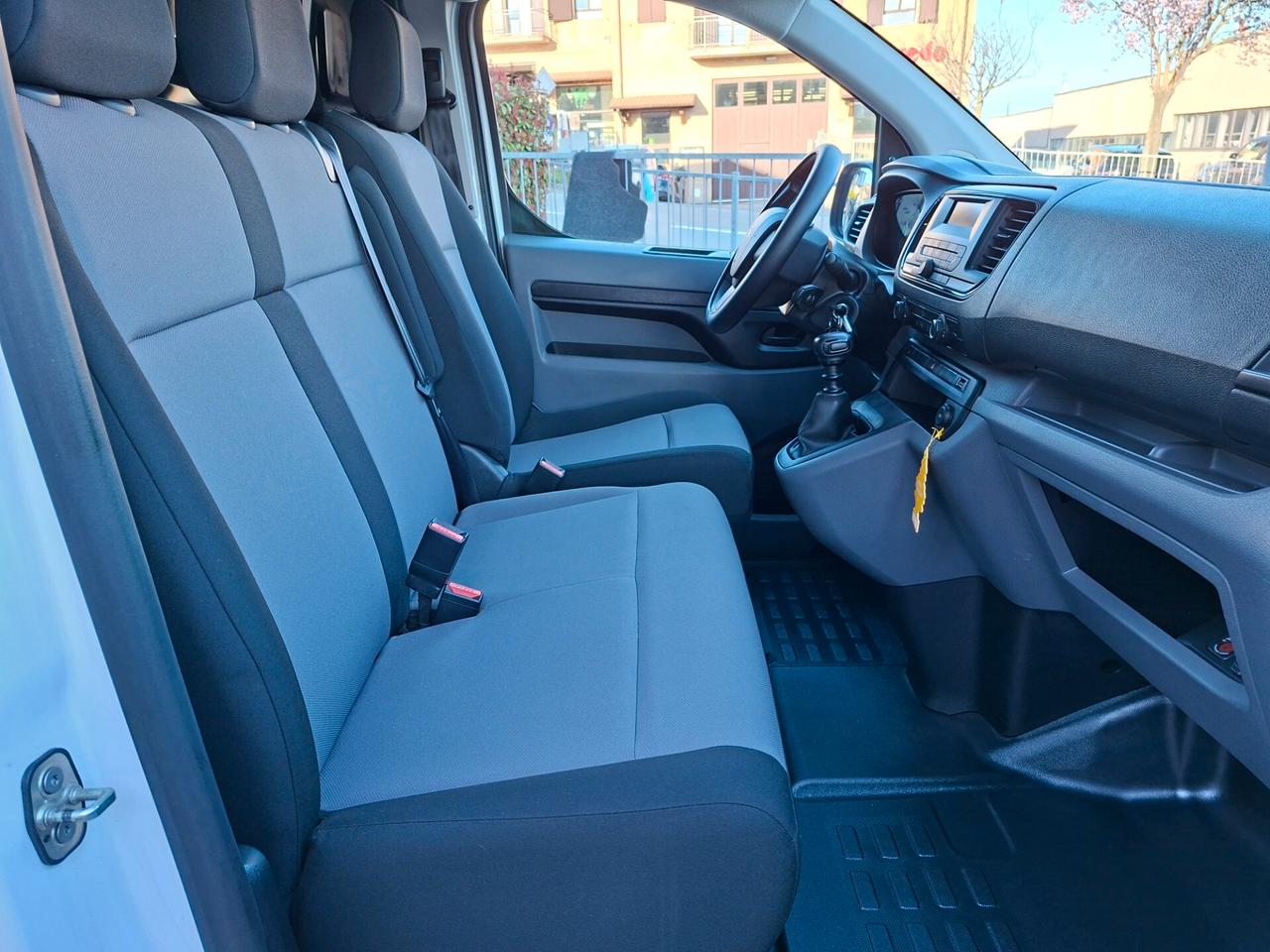 Peugeot Expert BlueHDi 115 S&S PC-TN Furgone CON GANCIO