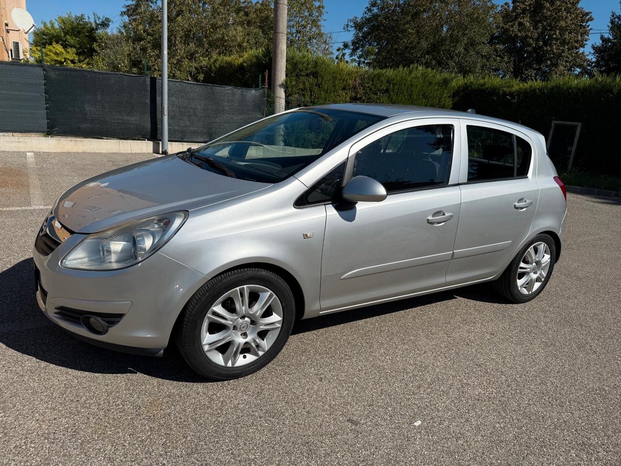 Opel Corsa 1.2 METANO - NEOPATENTATI - 12 MESI DI GARANZIA -