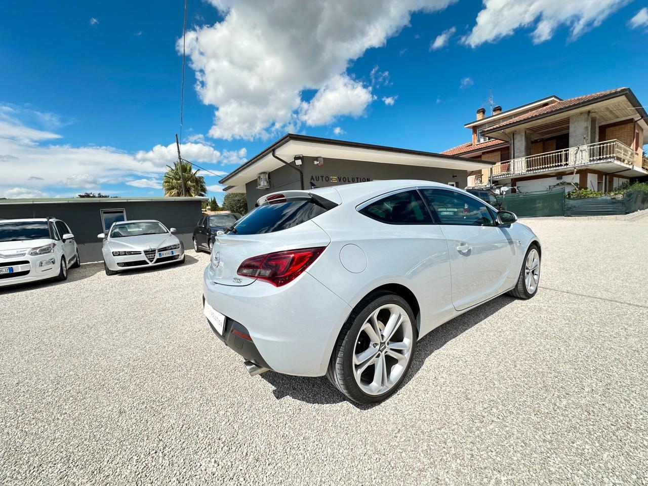 Opel Astra GTC 2.0 CDTI 165cv Cosmo 288.180 km