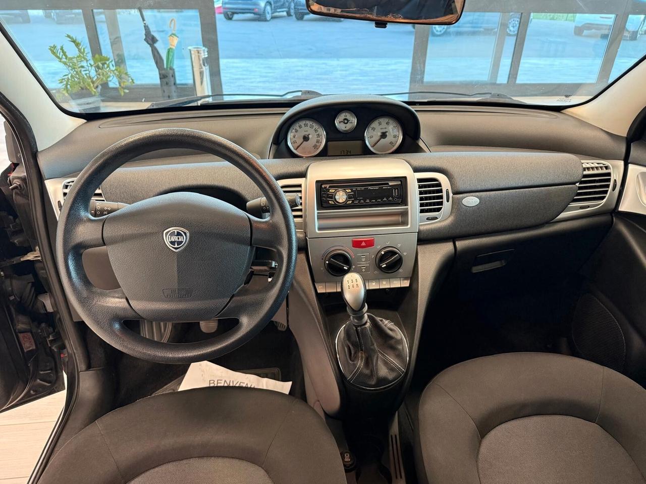 Lancia Ypsilon 1.2 69 CV Unyca