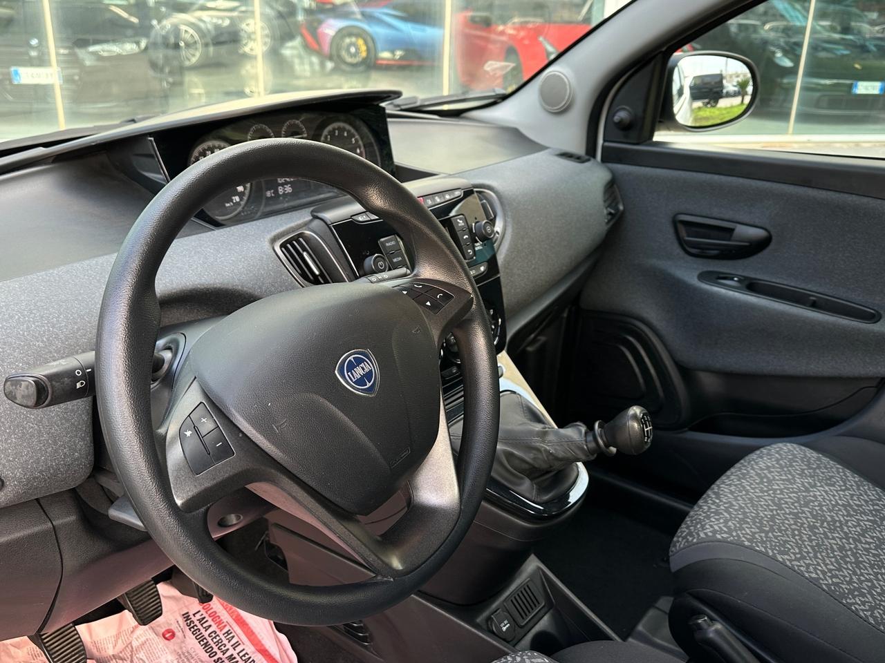 Lancia Ypsilon 1.0 hybrid possibilità noleggio no scoring