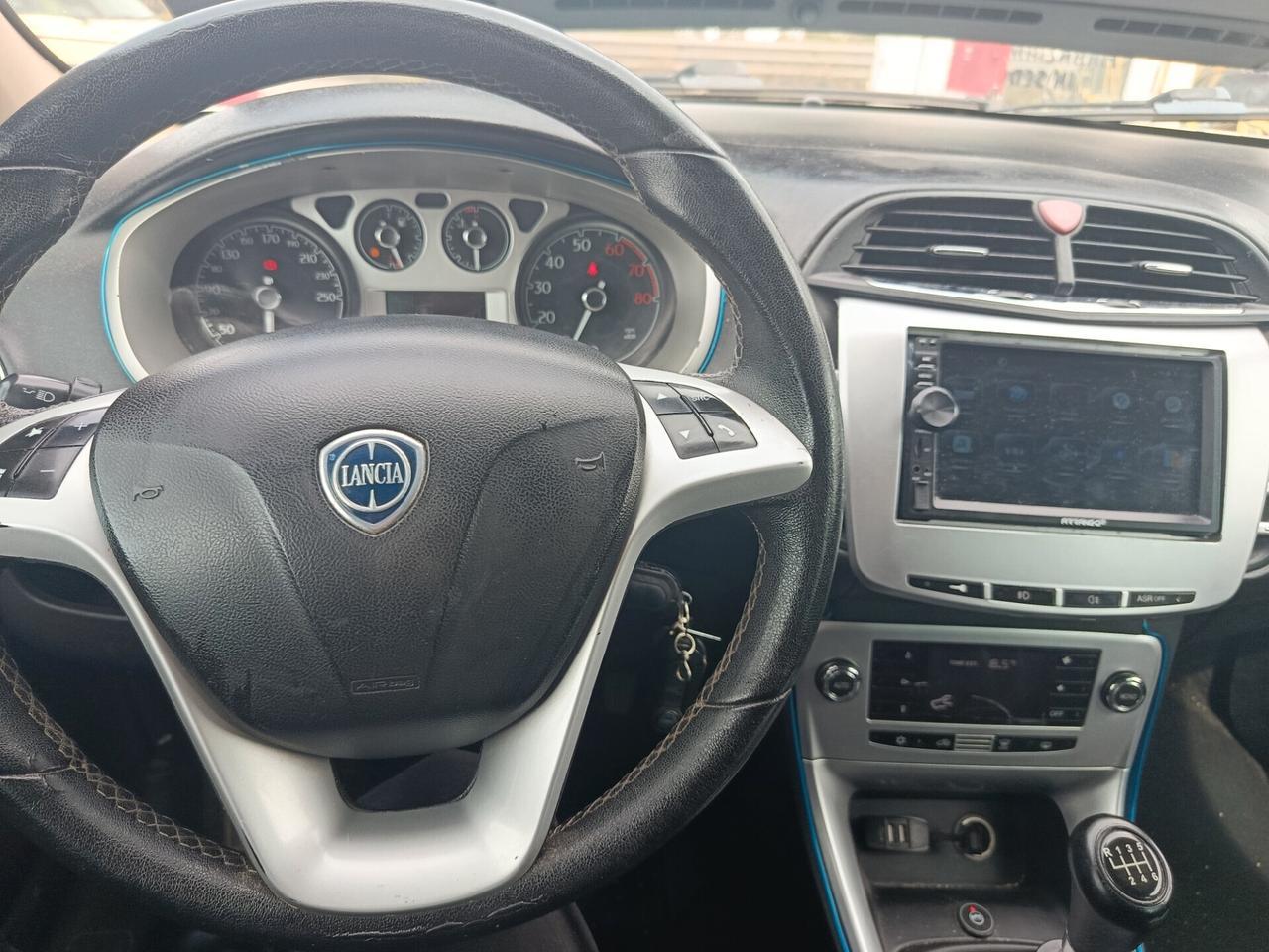 Lancia Delta 1.4 T-JET GPL