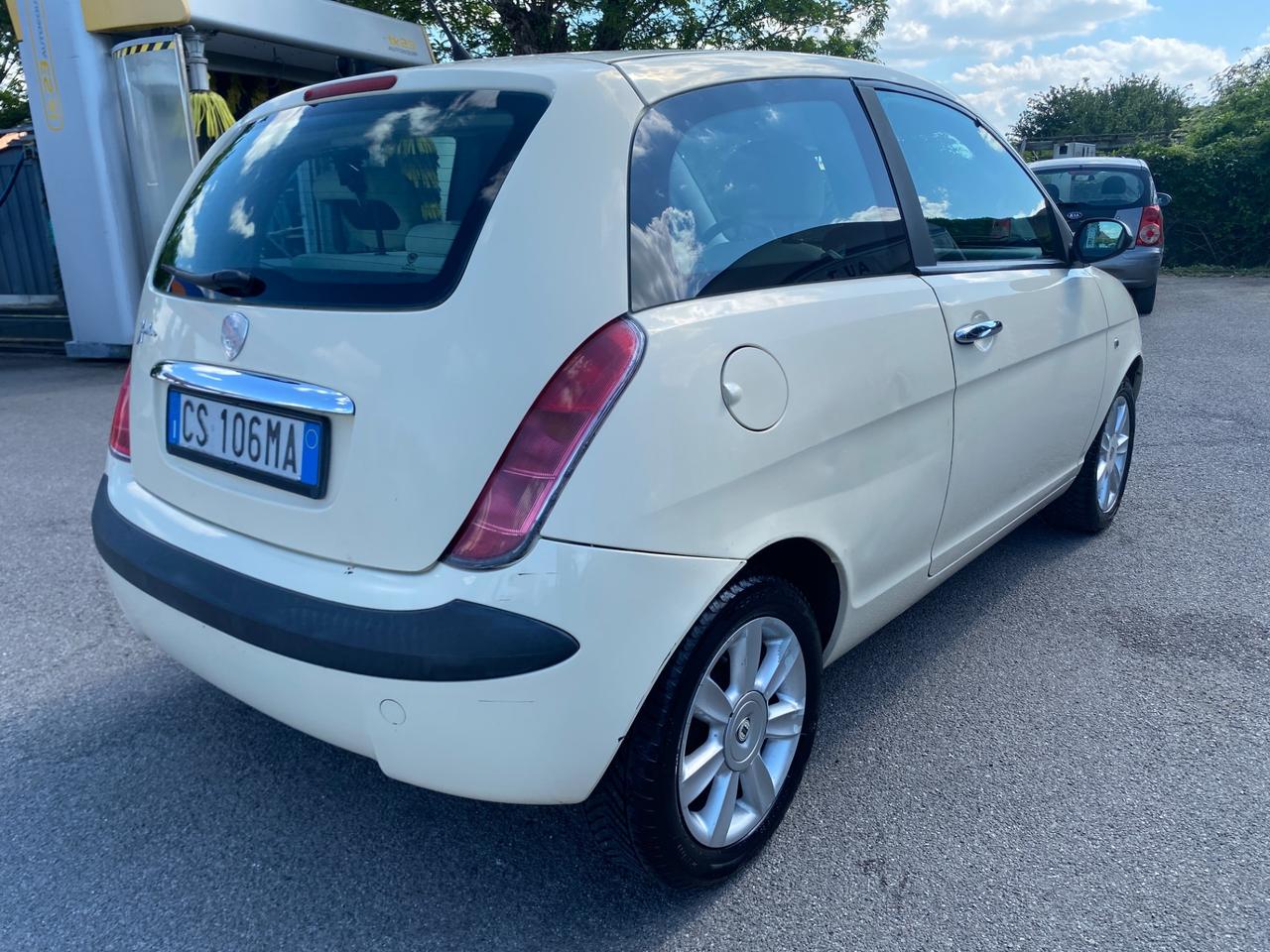 Lancia Ypsilon 1.2 16V Argento