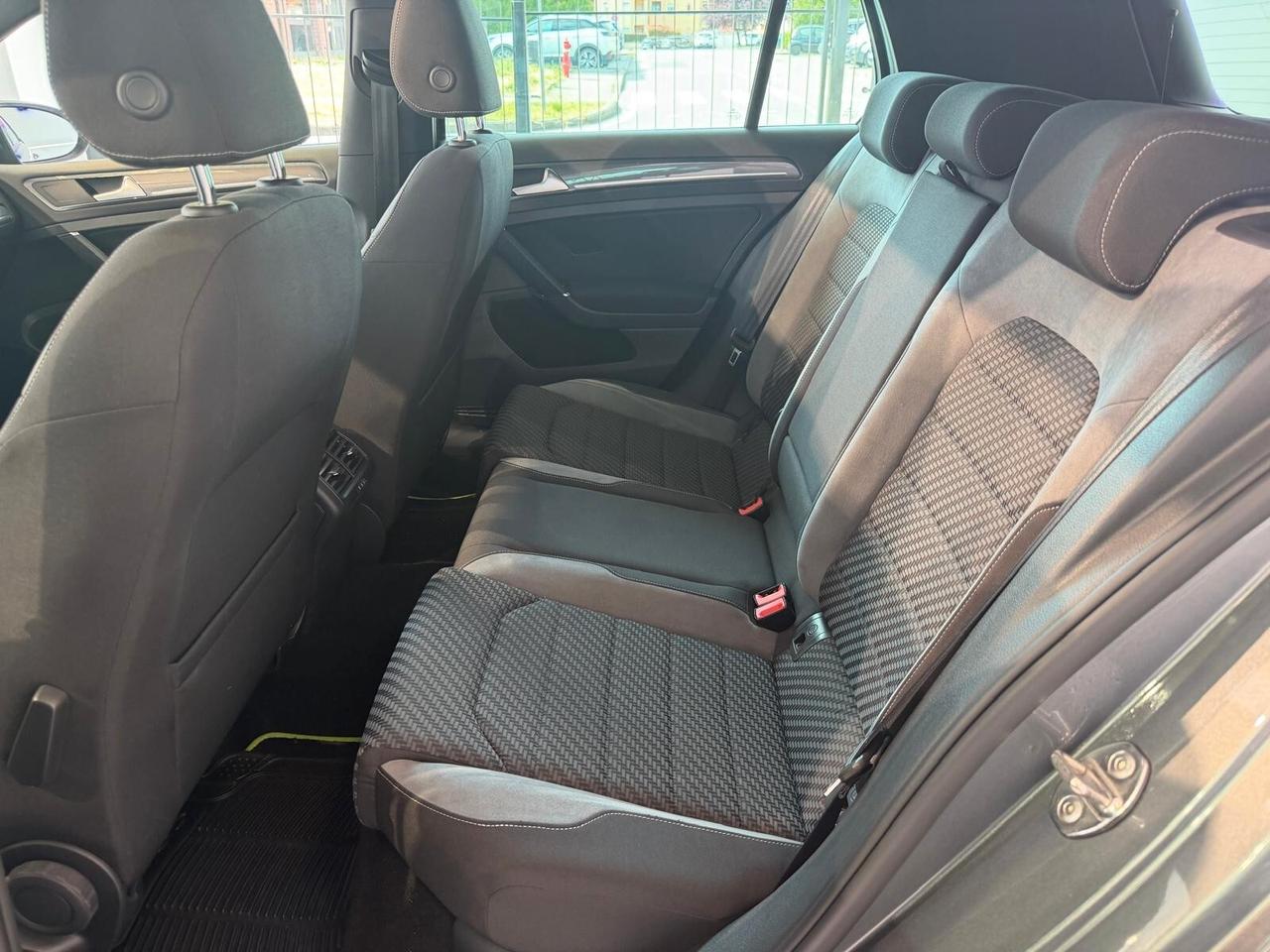 Volkswagen Golf 1.6 TDI R-LINE FULL OPTIONAL