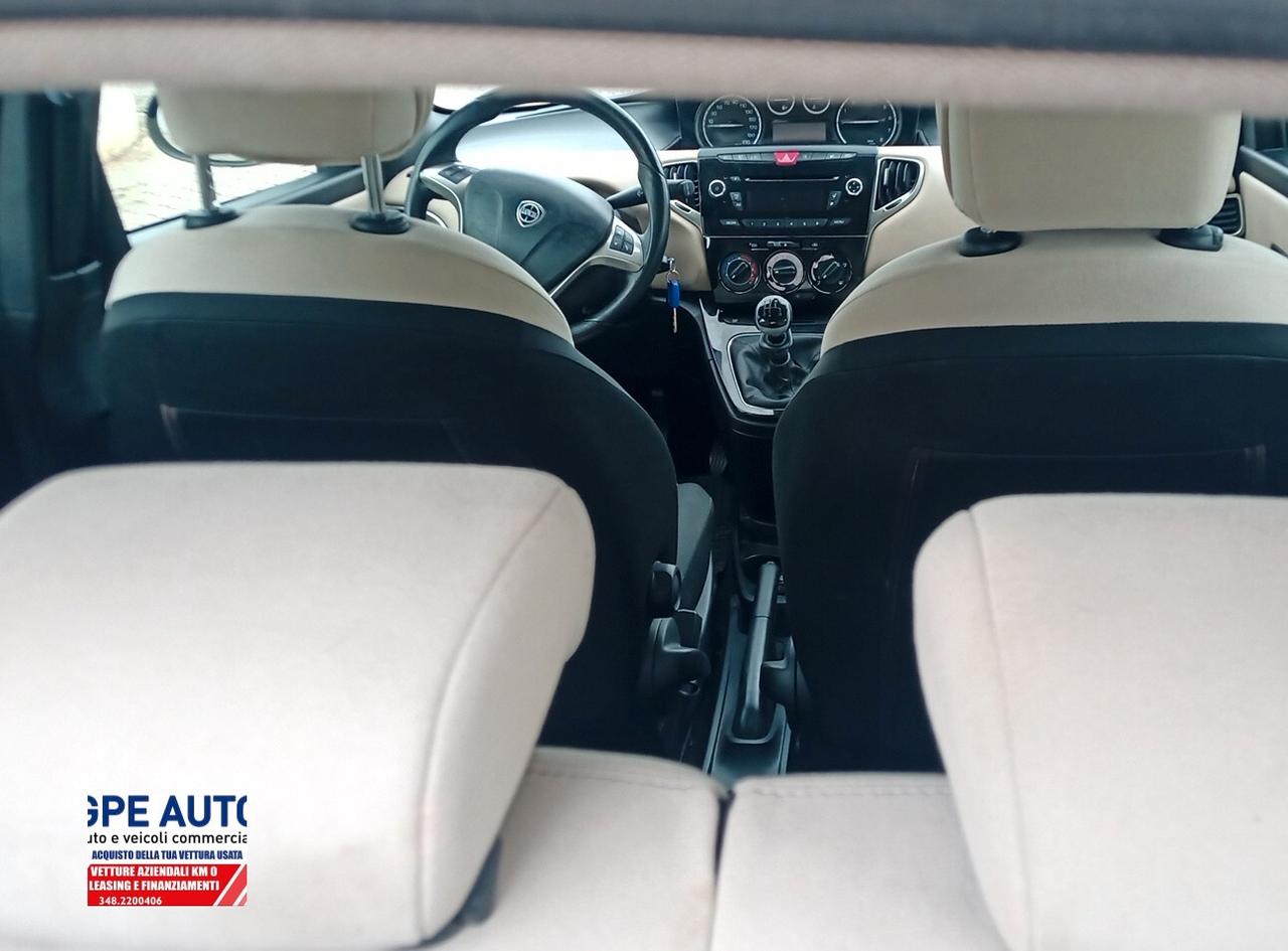 Lancia Ypsilon 1.2 69 CV 5 porte Platinum - 5 posti