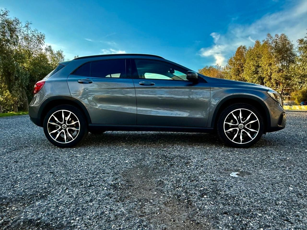 MERCEDES- BENZ GLA 200 D AUTOMATIC SPORT