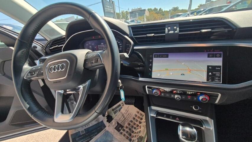 Audi Q3 35 TDI S tronic line - 2020