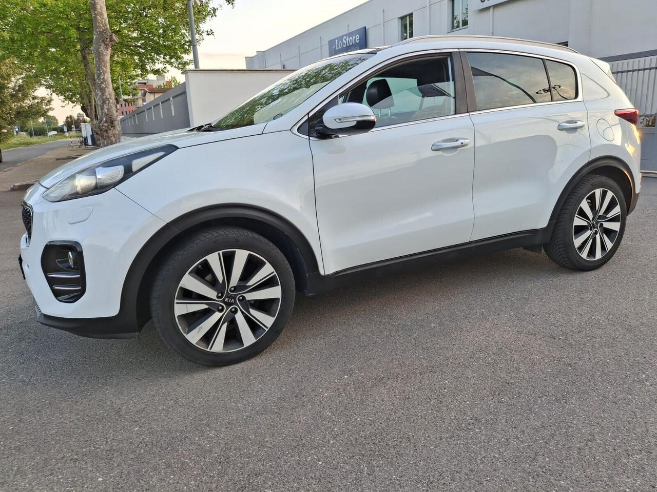 Kia Sportage 1.7 crdi-COOL NAVI-EURO 6-TETTO PANORAMICO-