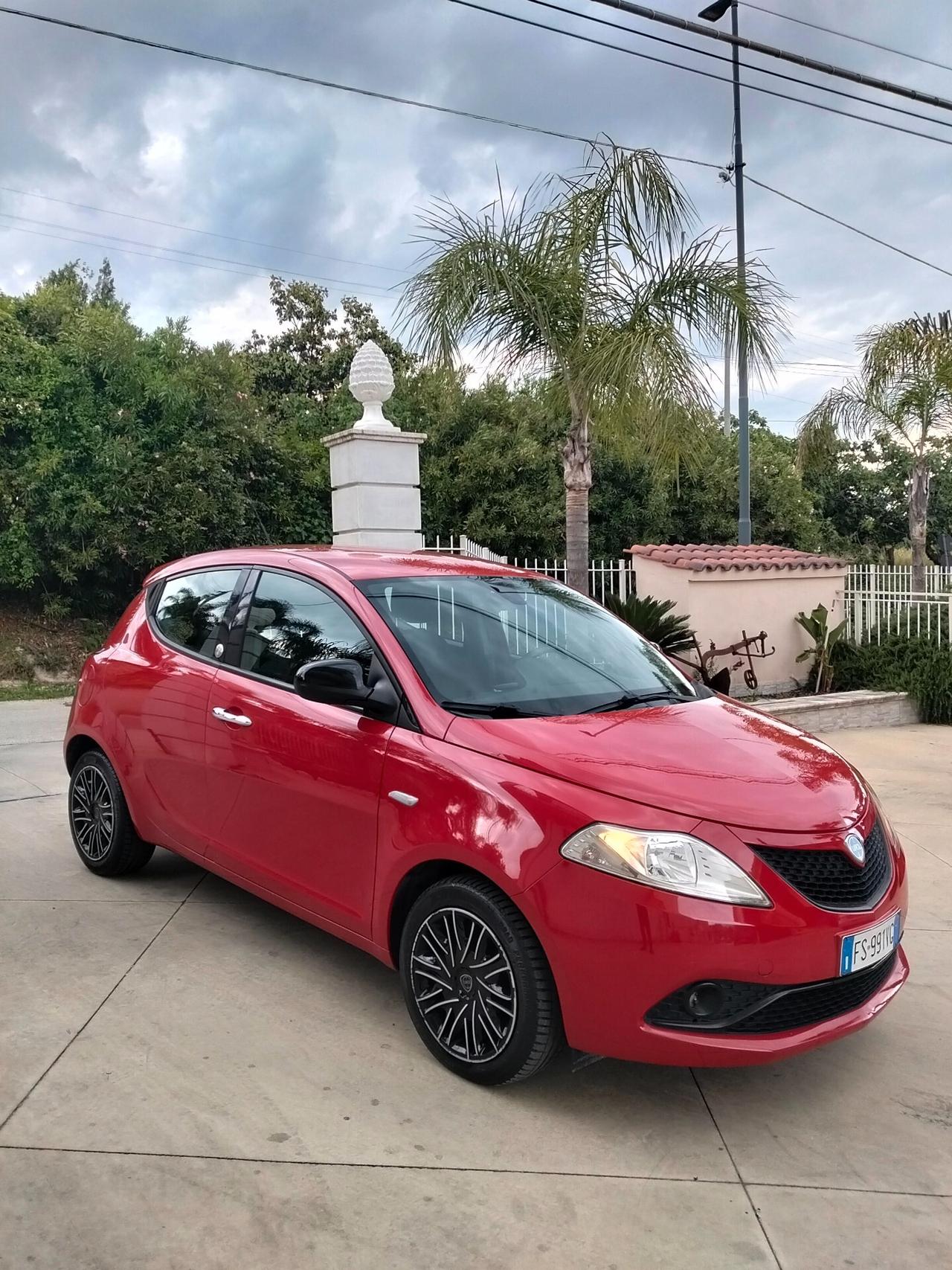 Lancia Ypsilon 1.2 69 CV 5 porte GPL Ecochic Platinum