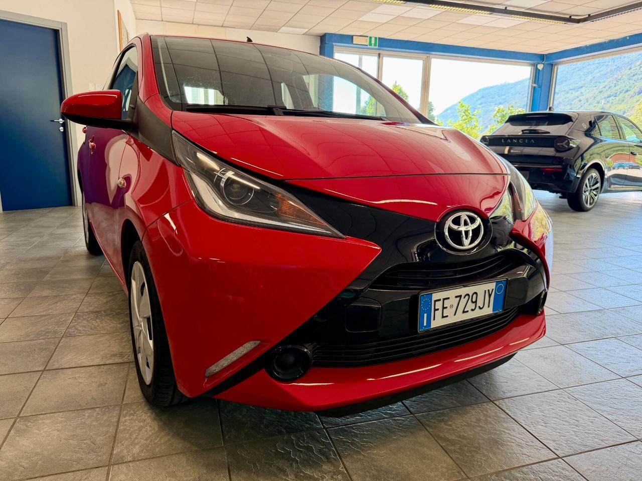 Toyota Aygo 1.0 VVT-i 69 CV 5 porte x-play