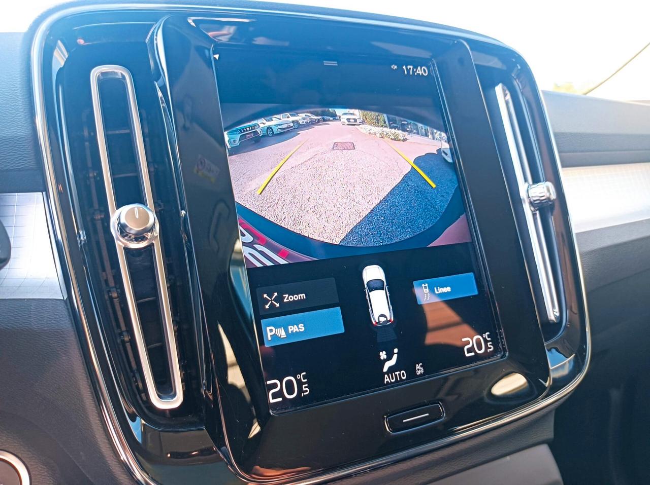 Volvo XC40 T2 Geartronic Momentum Pro