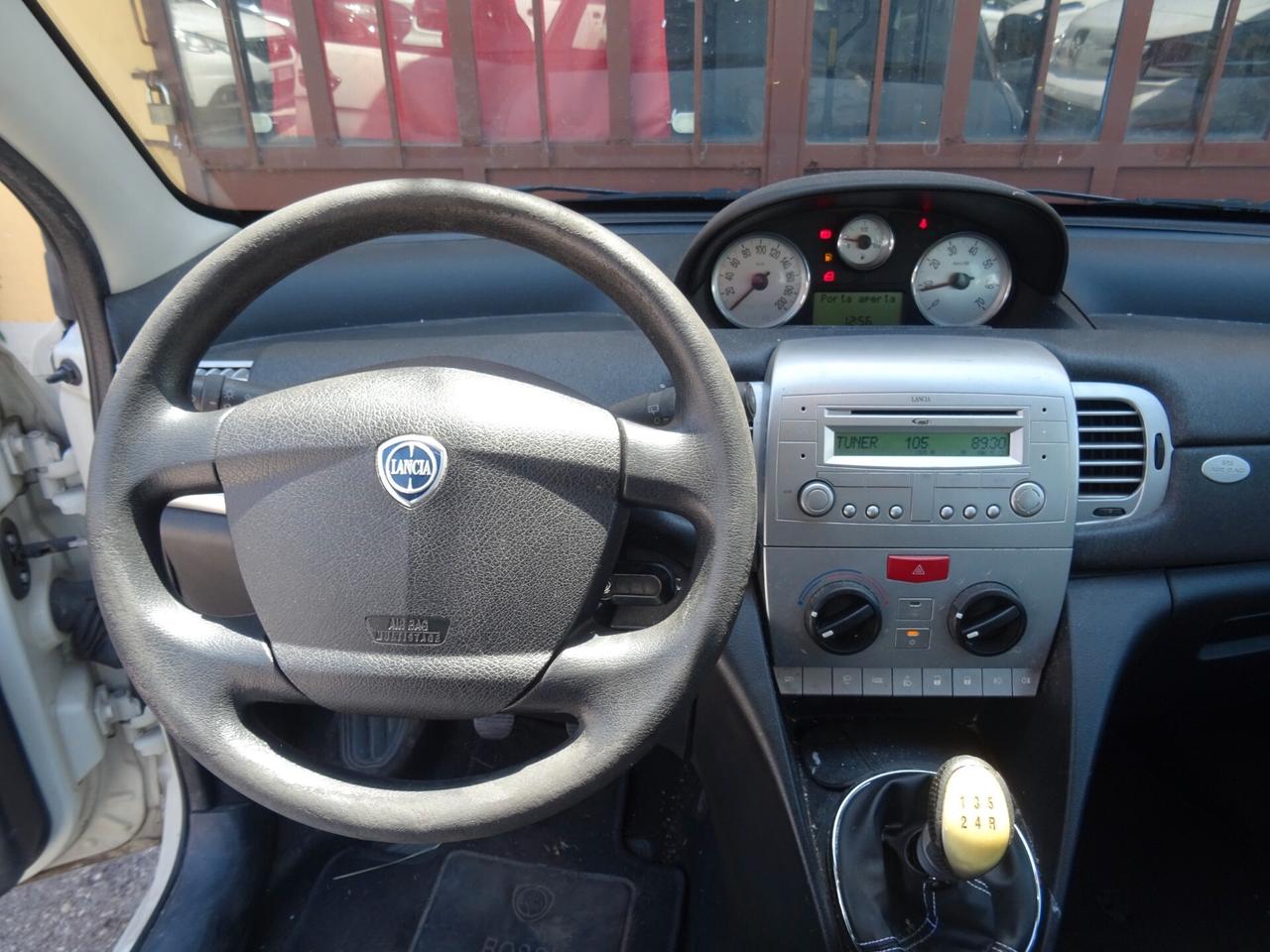 Lancia Ypsilon 1.2 69 CV UNYCA OK NEOPATENTATI