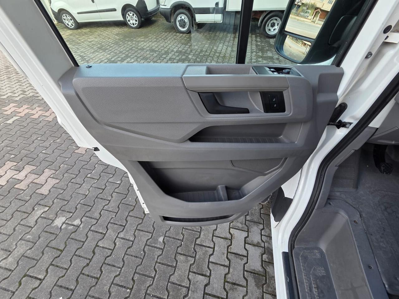 Volkswagen Crafter 35 2.0 BiTDI 177CV PL-TA Furgone Business