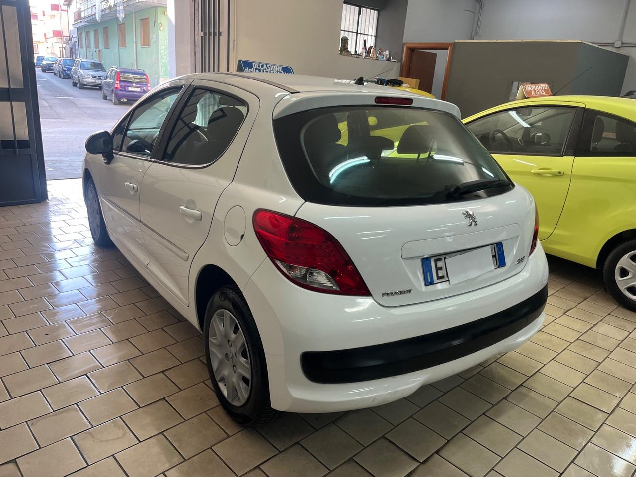 Peugeot 207 1.4 HDi 70CV 5p. 2012