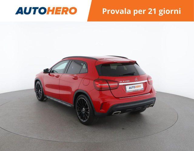 MERCEDES-BENZ GLA 200 Premium