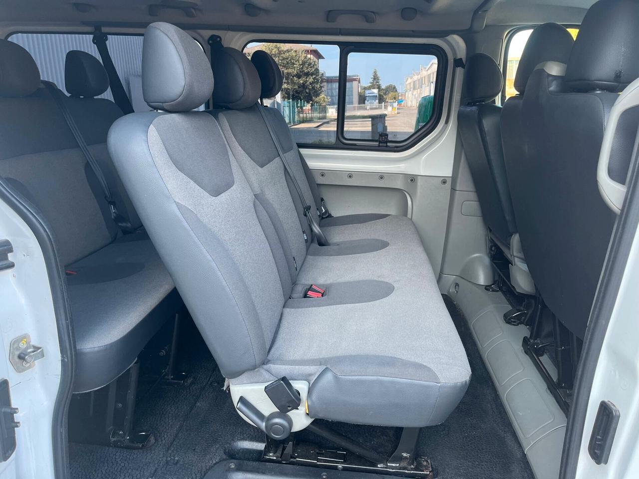 Renault Trafic T27 2.0 dCi/115 PC-TN Passenger Limousine DPF