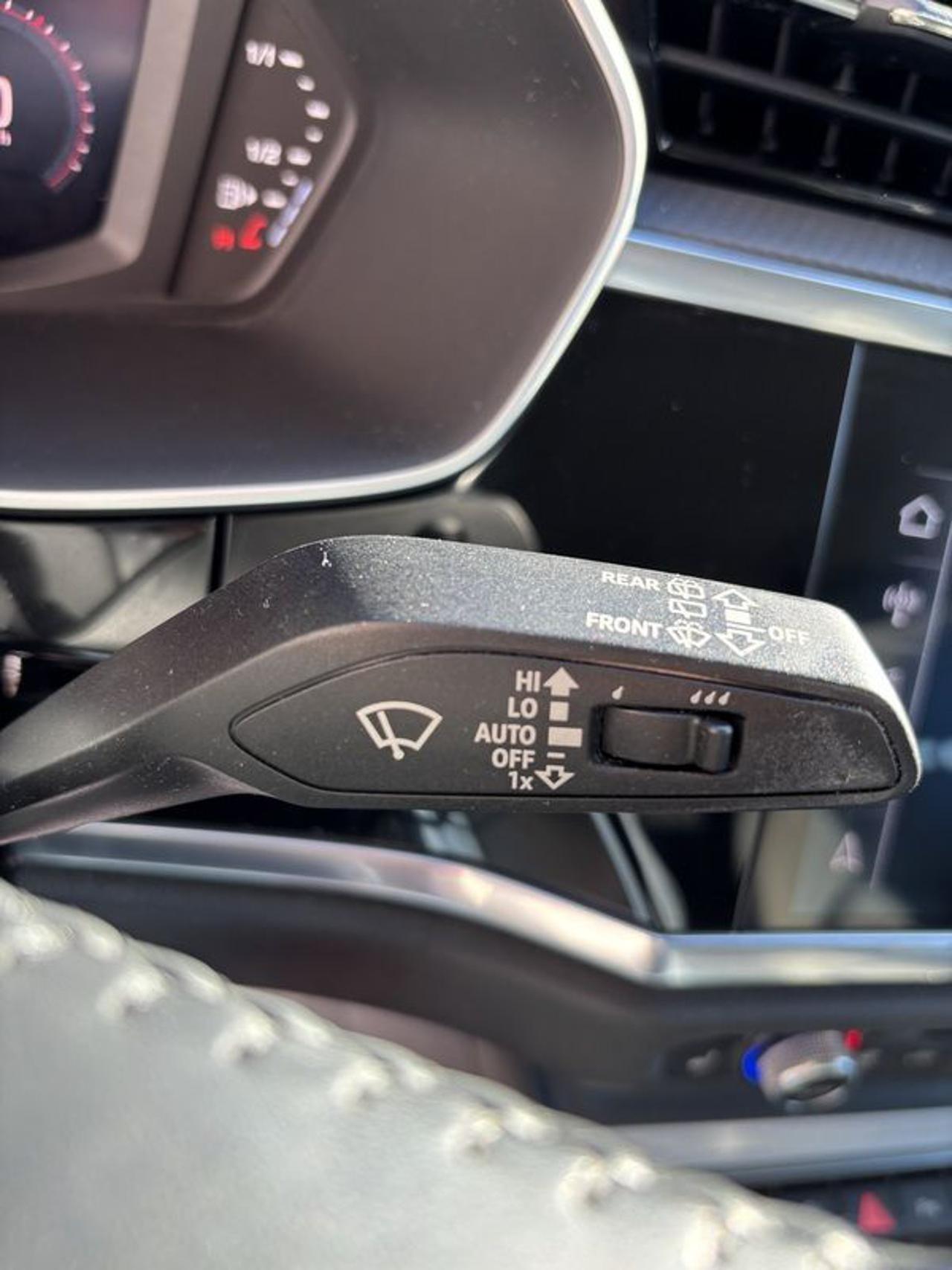 Audi Q3 35 TFSI LED-PELLE-NAVI-18"