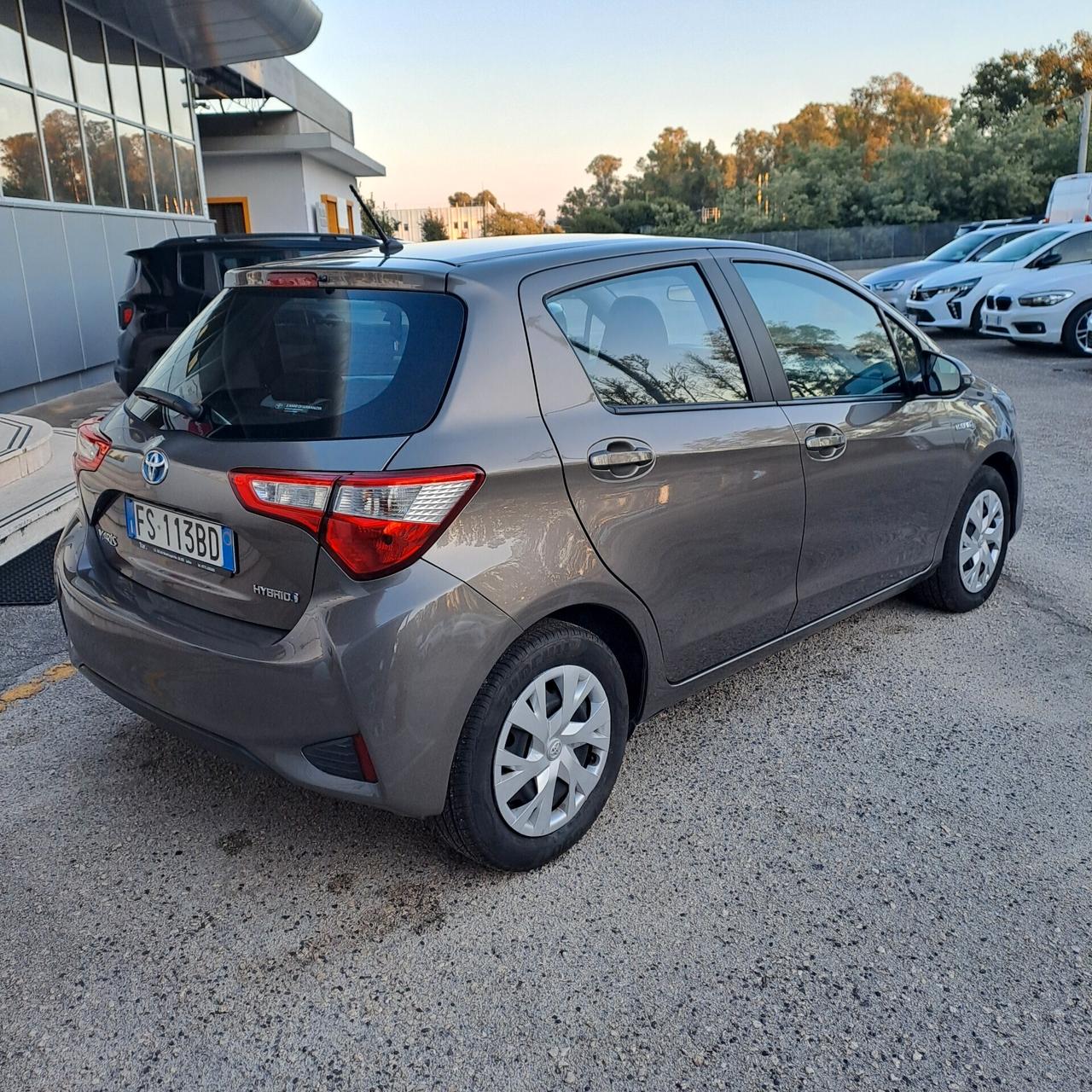 Toyota Yaris 1.5 Hybrid 73cv Business