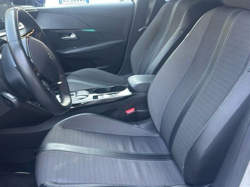 Peugeot e-208 Allure e 136cv