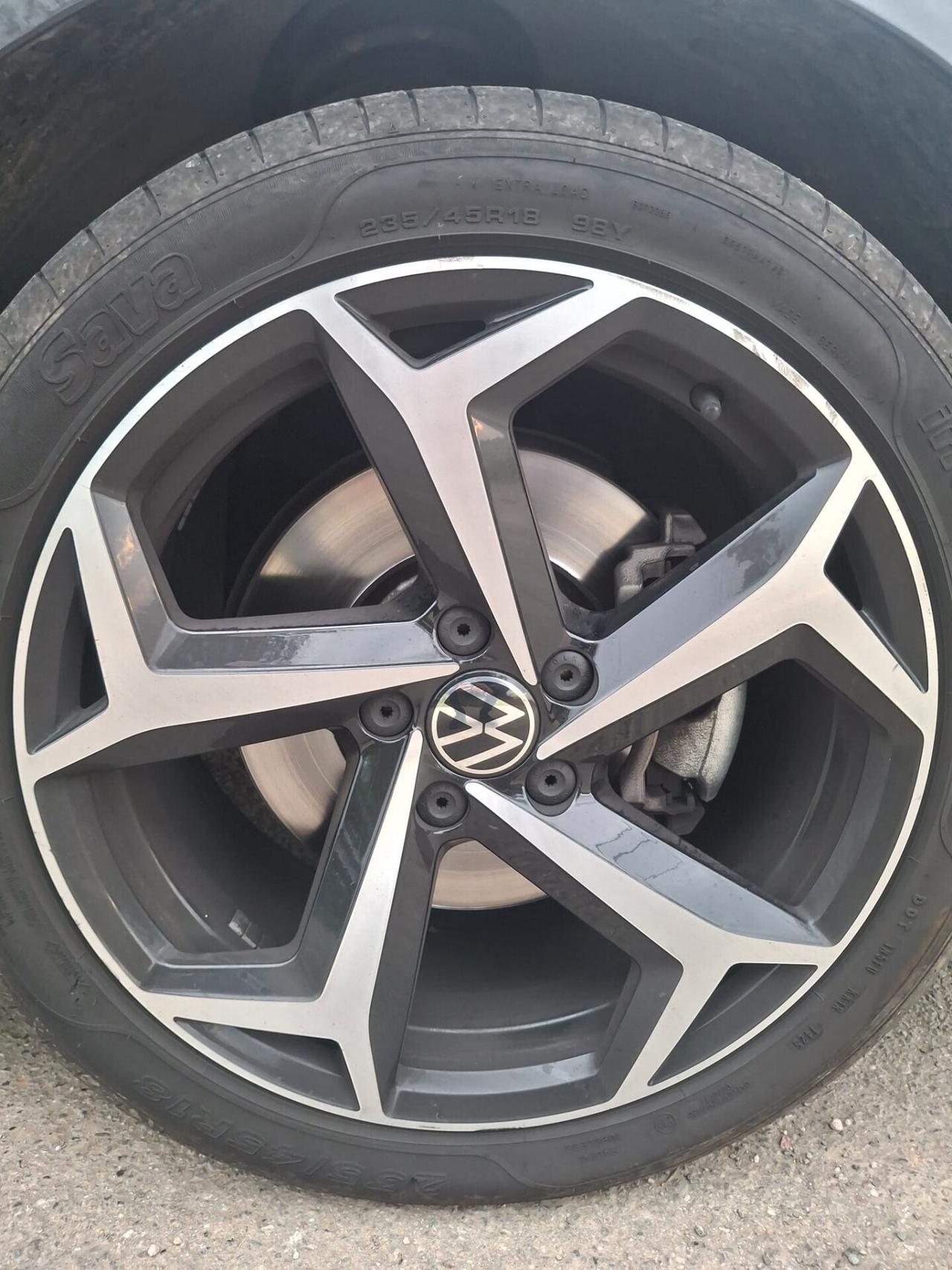 Volkswagen Passat Variant 2.0 TDI R Line 200 CV DSG Executive