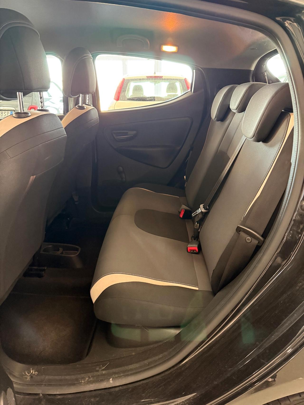 Lancia Ypsilon 1.2 69 CV 5 porte S&S Silver