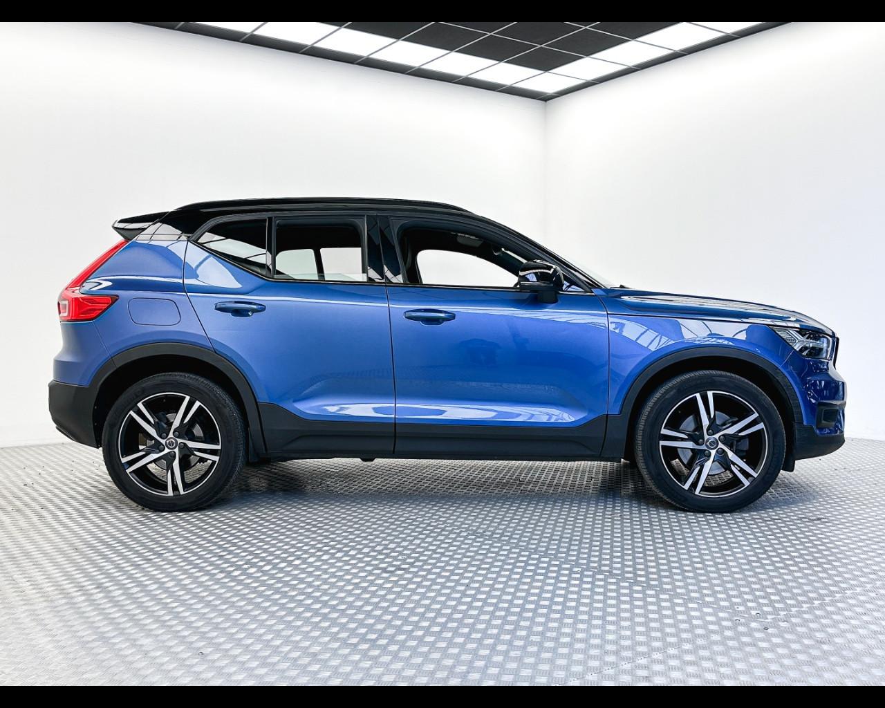 VOLVO XC40 (2017-->) - XC40 B5 AWD Geartronic R-design