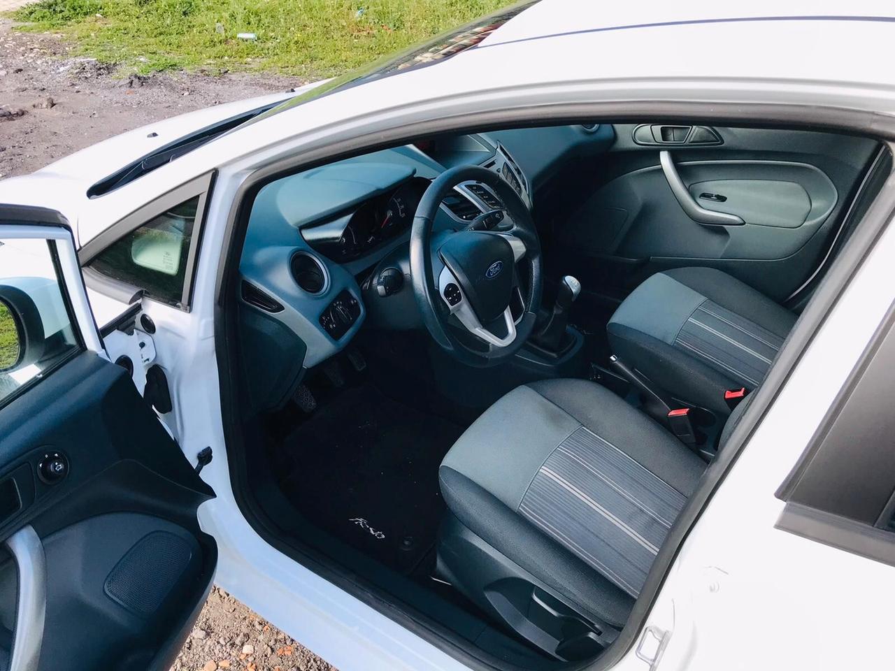 Ford Fiesta 1.4TDCI NEOPATENTATI CHIAMA