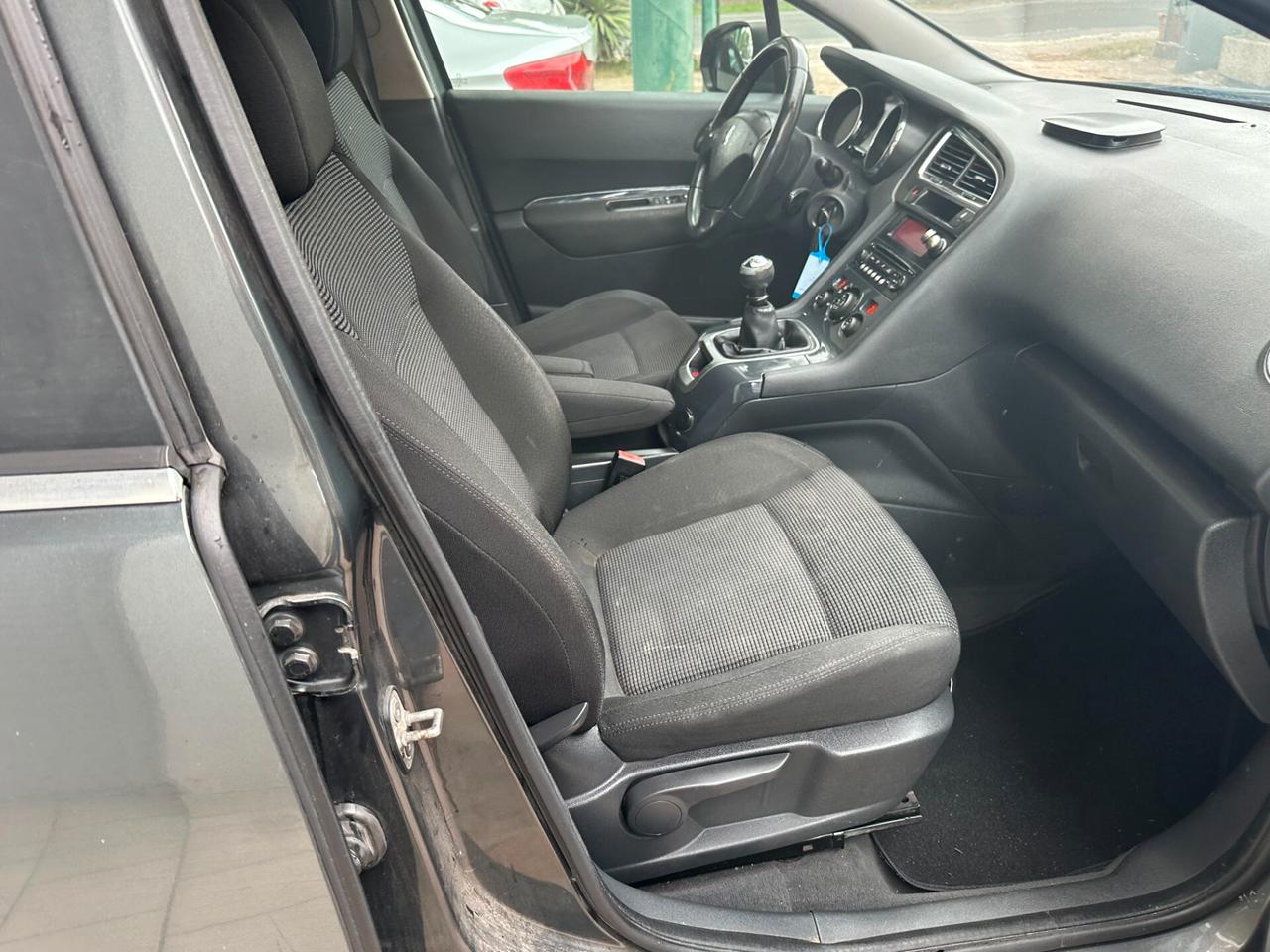 Peugeot 5008 1.6 HDi 110CV (12 RATE)