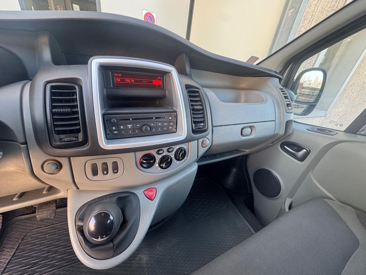 Renault Trafic 2.0 dci 9 posti