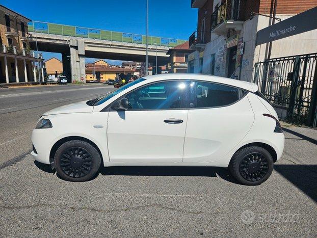 Lancia Ypsilon 1.0 FireFly 5 porte S&S Hybrid Ecoc