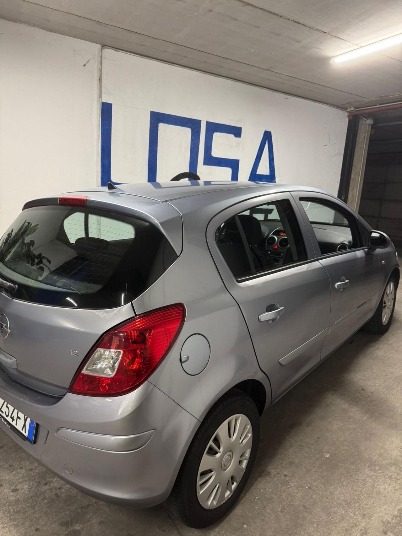 Opel Corsa 1.2 5 porte Cosmo