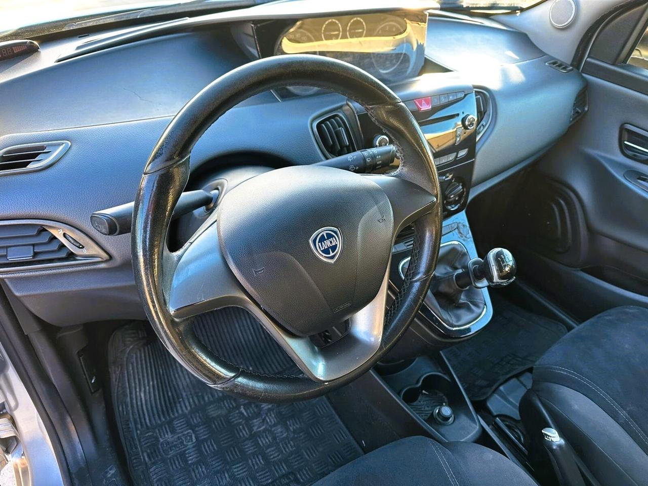 Lancia Ypsilon 1.2 69 CV Unyca