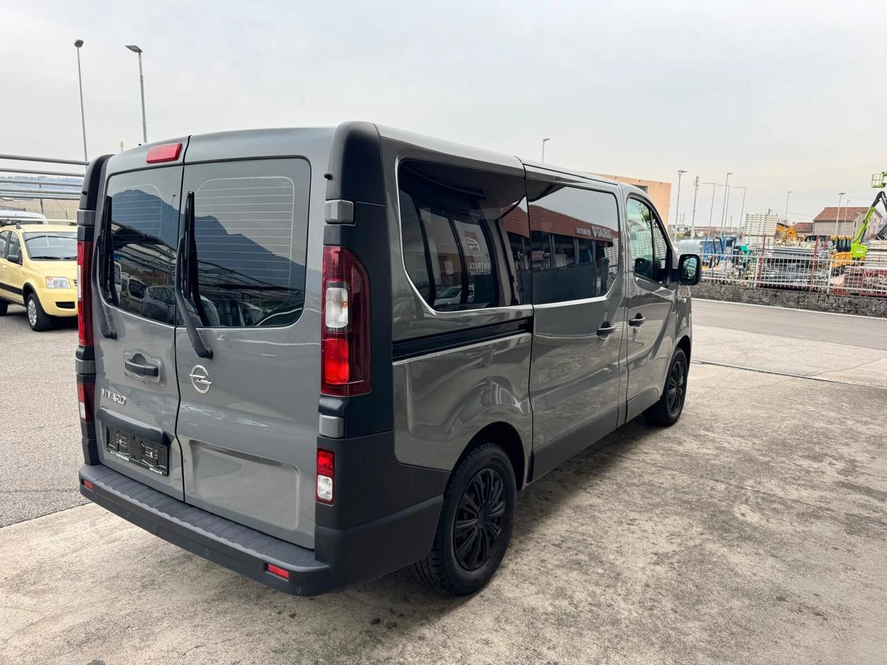 Opel Vivaro 1.6 BiTurbo L1H1 9 Posti