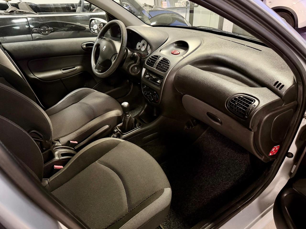 Peugeot 206 1.4 5p. Com METANO