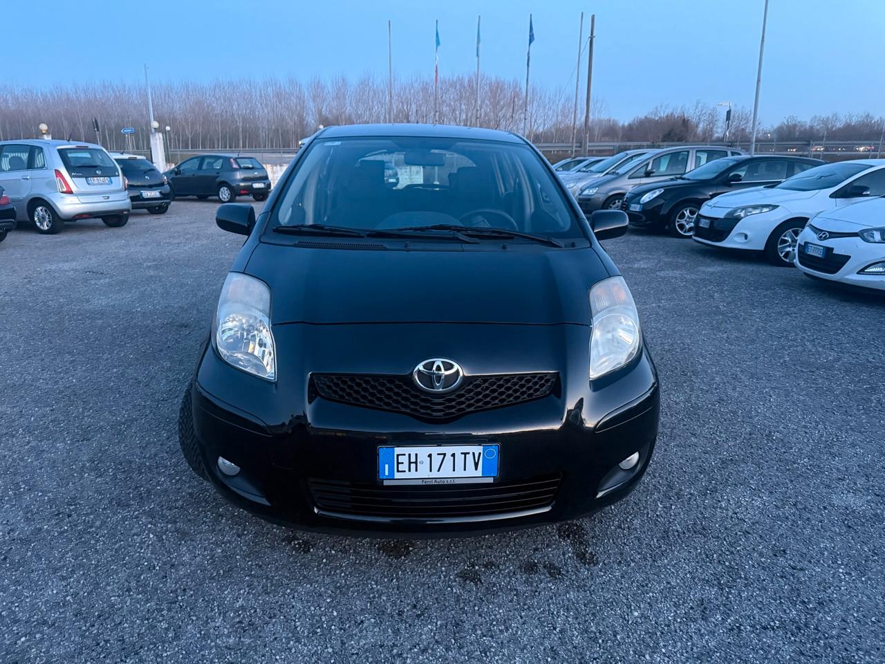 Toyota Yaris 1.0 5 porte Sol