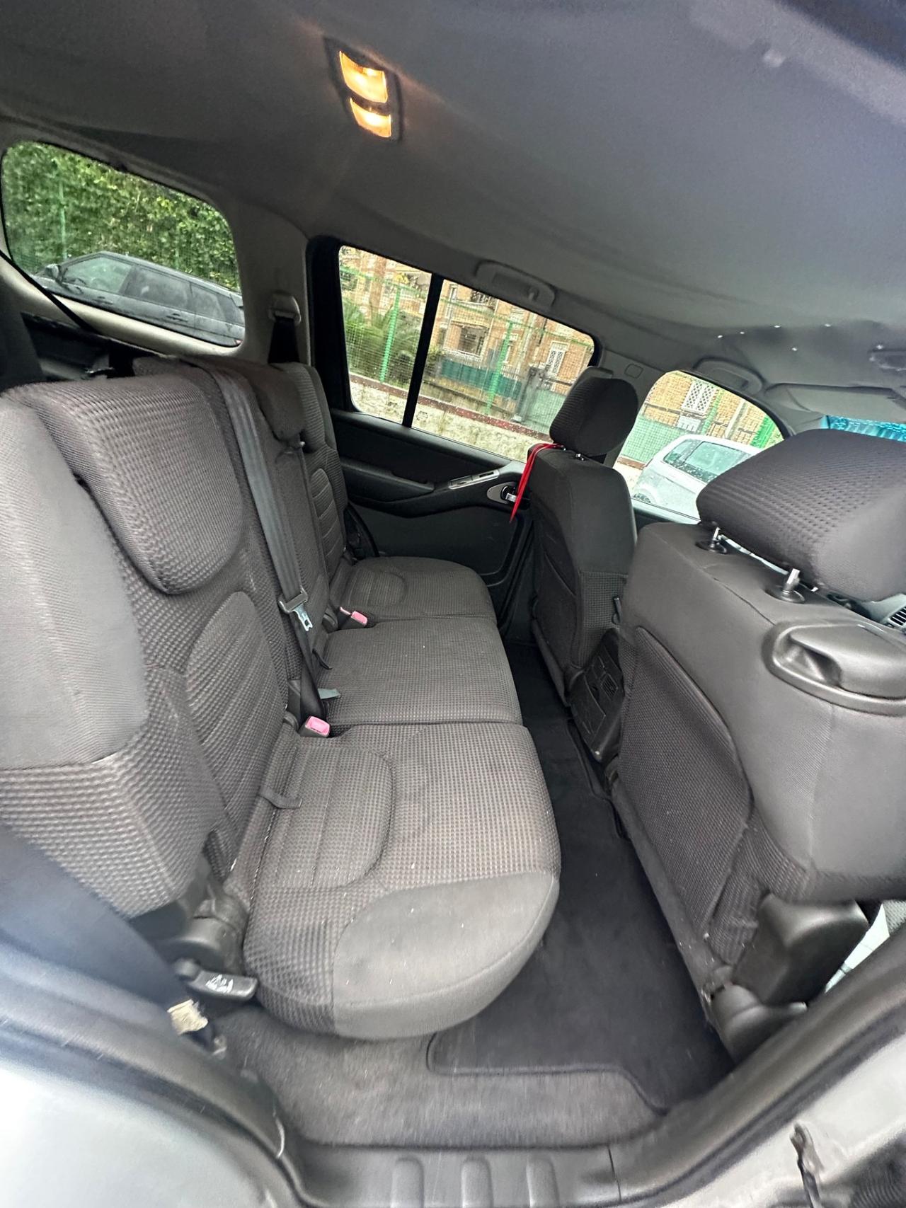 Nissan Pathfinder 2.5 dCi LE