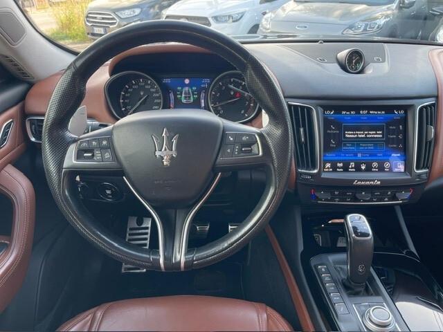 Maserati Levante s q4 430cv
