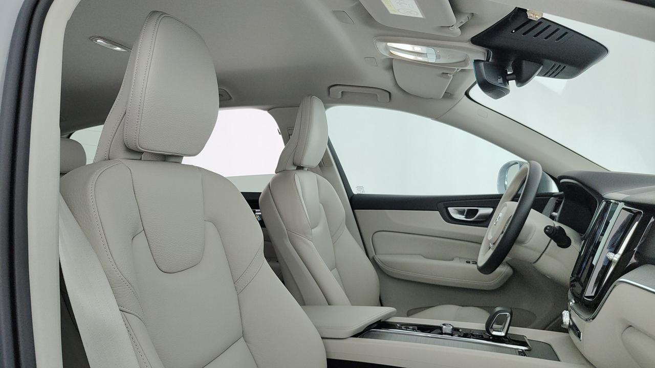 VOLVO XC60 2.0 b4 Momentum auto