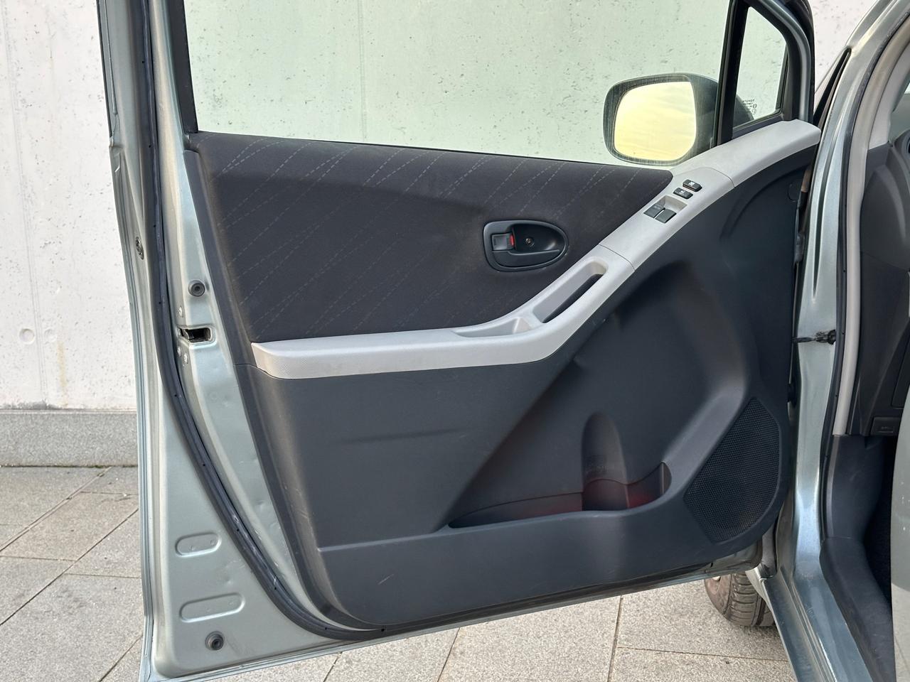 Toyota Yaris 1.0 5 porte Sol